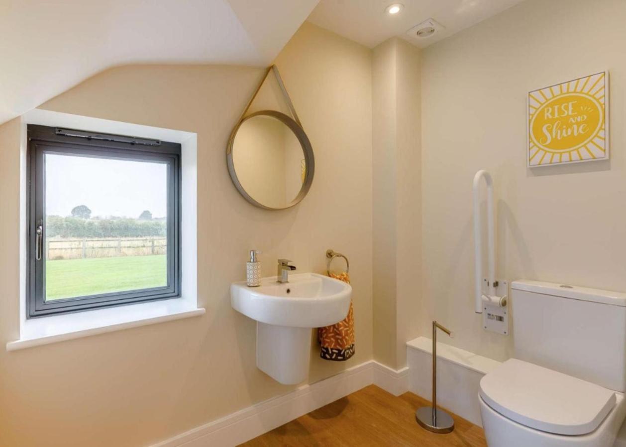 Fawn Cottage Disabled Adapted 3 Bedroom Hot Tub Coughton Bagian luar foto